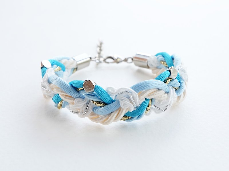 Blue cream braided bracelet - สร้อยข้อมือ - วัสดุอื่นๆ สีน้ำเงิน
