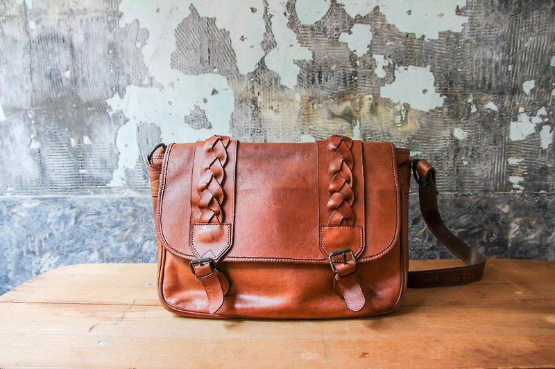 袅袅 department store -Vintage twist woven leather caramel color side backpack retro - Messenger Bags & Sling Bags - Genuine Leather 