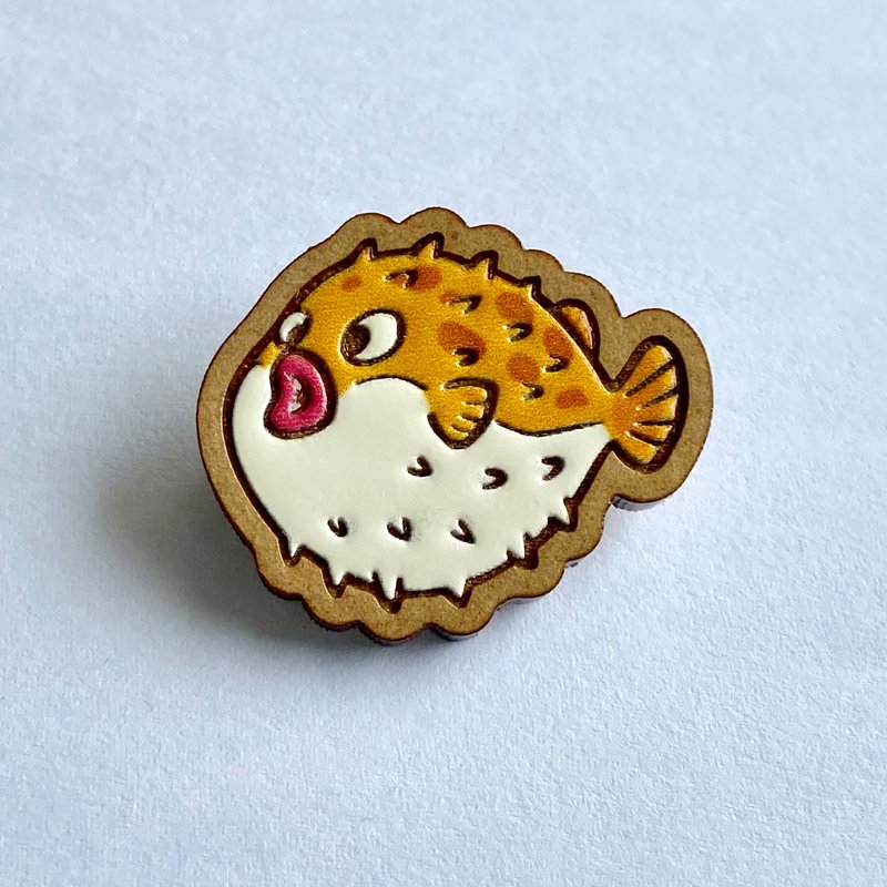 Painted wood brooch - Puffer fish (yellow) - Brooches - Wood Yellow