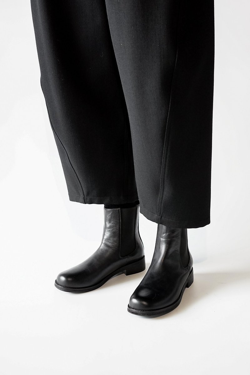 經典切爾西中筒靴 亮面頭層牛皮 手工製 - 女長靴/高筒靴 - 真皮 黑色