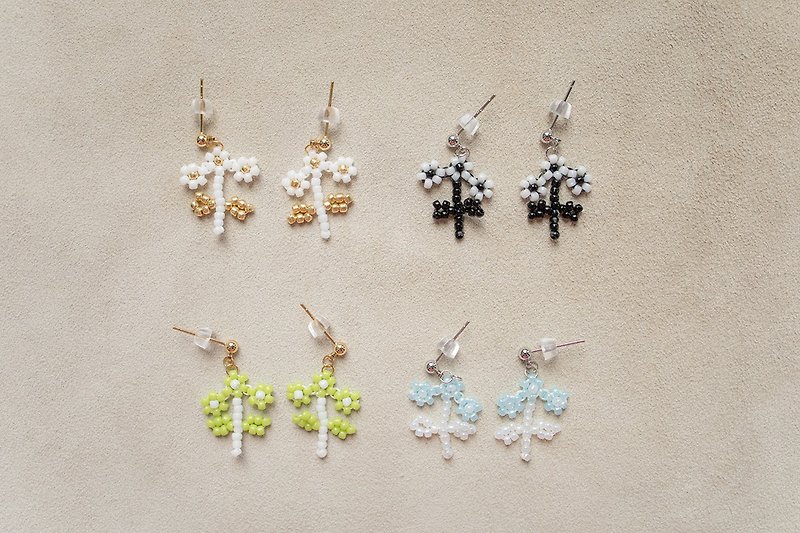 Mini Three Head Floral Beaded Earrings - ต่างหู - วัสดุอื่นๆ 