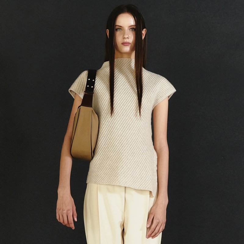 Berlin Maple Shoulder Crossbody Bag (HD Nylon + ITALY Cow Leather) - 側背包/斜背包 - 其他材質 卡其色