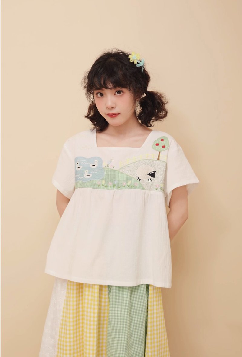 Childlike girly farm style patchwork embroidered babydoll shirt - เสื้อยืดผู้หญิง - วัสดุอื่นๆ ขาว