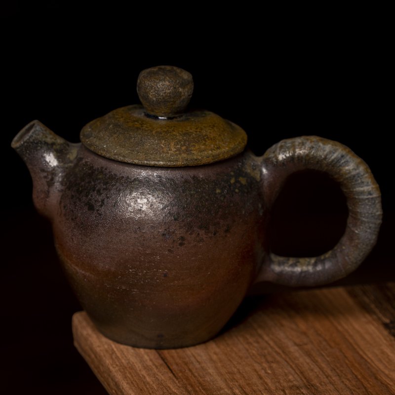 Huang Chungui-Charcoal-fired teapot - ถ้วย - ดินเผา สีนำ้ตาล