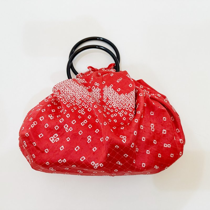 風呂敷バッグ (赤) 絞りの着物生地にて制作 #03 - トート・ハンドバッグ - その他の素材 レッド