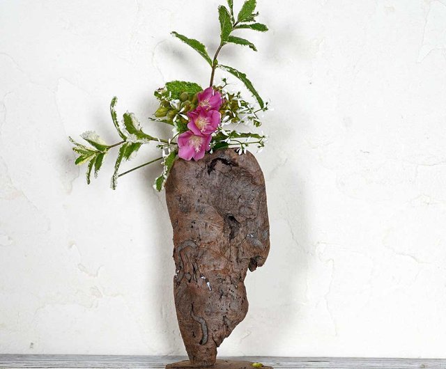 流木の花器、フラワーベース 一輪挿し 木の花瓶 vase 小さな花瓶 6３