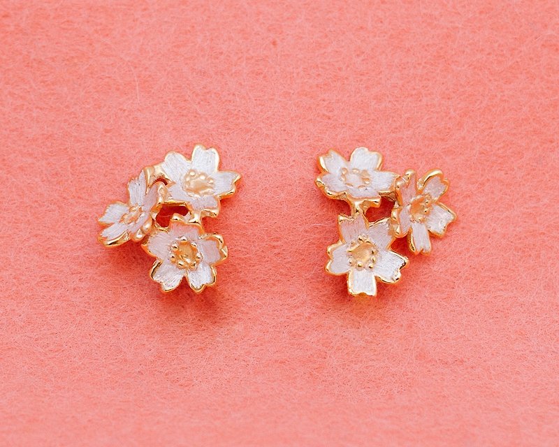 Cherry blossom flowers - 3 flower pierce - Japanese jewelry - Sakura earrings - Earrings & Clip-ons - Other Metals Gold
