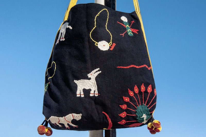 手縫純棉布側背包 刺繡斜背包 手工刺繡肩背包 手繡包-彩虹動物 - 側背包/斜背包 - 棉．麻 多色