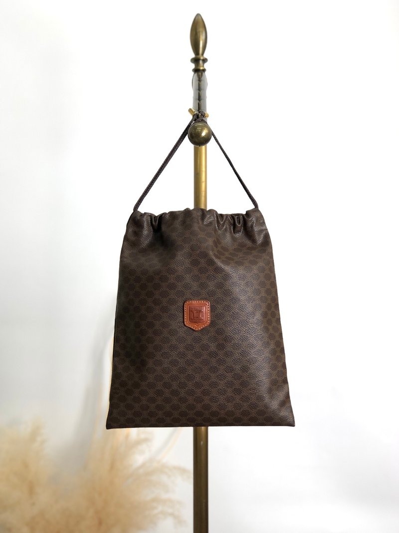 【 日本直送　名牌中古包 】CELINE セリーヌ マカダム ポーチ ブラウン ブラゾン型押し PVC 巾着 vintage ヴィンテージ 6ve7d6 - 化妝包/收納袋 - 防水材質 咖啡色
