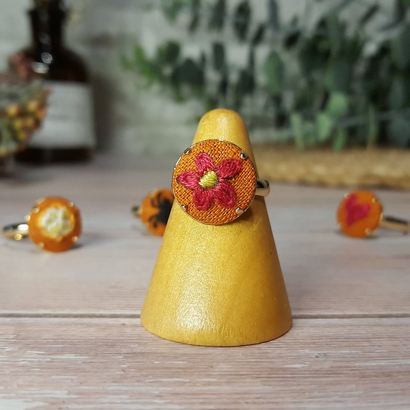Embroidered cloth ring _ warm maple series _ flowers - General Rings - Thread 