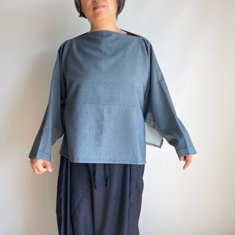 Unique item | T-shaped Pullover 2way -Wool KIMONO fabric, fine dots - Women's Tops - Wool Blue