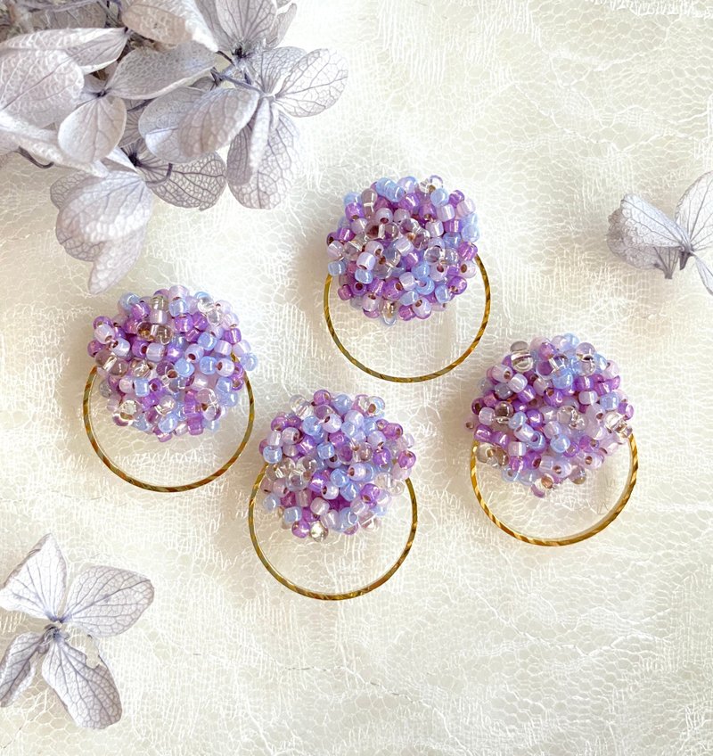 Hydrangea beads embroidery Clip-On, pierced earrings - Earrings & Clip-ons - Glass Purple