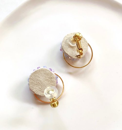 紫陽花 ビーズ刺繍イヤリング、ピアス - ショップ chourina