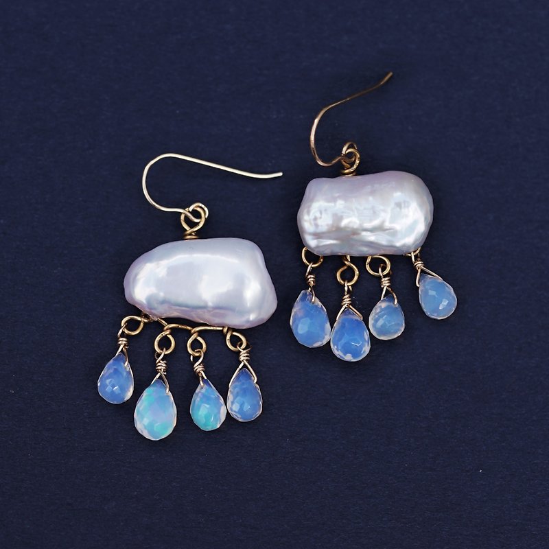 14KGFオパールと真珠の雨雲ピアス　時雨 しぐれ - ピアス・イヤリング - 宝石 ホワイト
