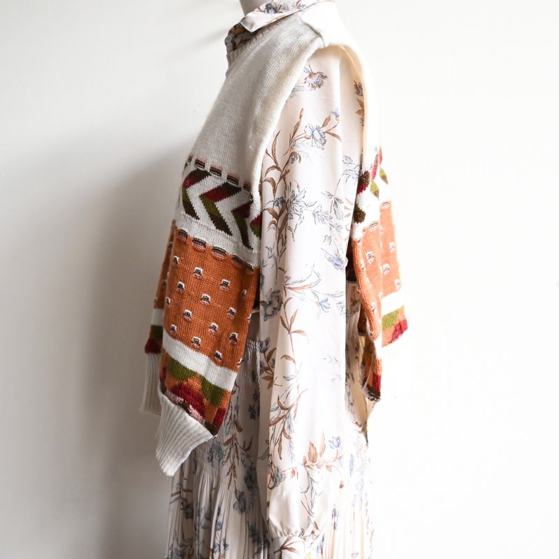【蛋植物古著】多彩織花改製古著背心毛衣 - 女毛衣/針織衫 - 其他人造纖維 