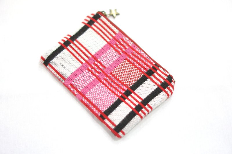 Knitting [flower window sill X Glory] red pink striped joint series coin purse - Coin Purses - Polyester Red