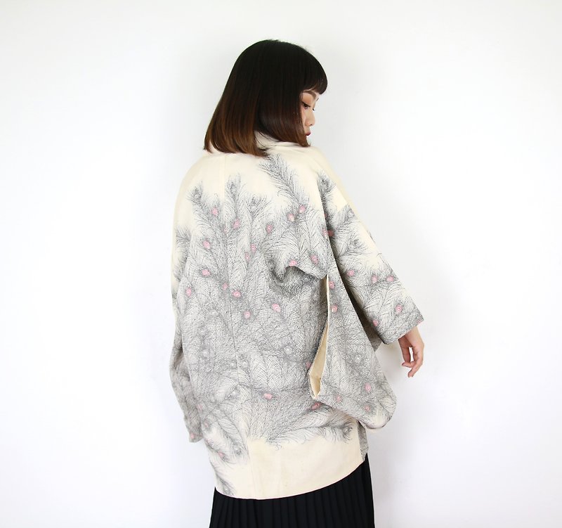 Back to Green:: Japan brings back kimono gilt feather embroidery peacock feathers for both men and women // vintage kimono (KC-29) - Women's Casual & Functional Jackets - Silk 