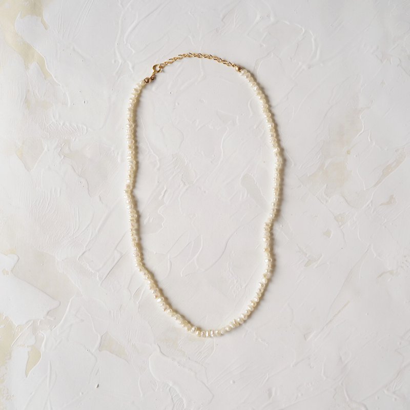 14KGF Keshi pearl short necklace - สร้อยคอ - โลหะ ขาว