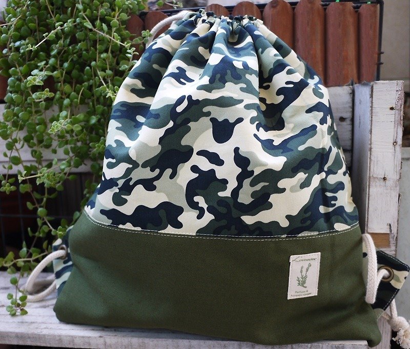 After Christmas camouflage beam port Backpack (excluding small decorative objects) - Drawstring Bags - Cotton & Hemp 