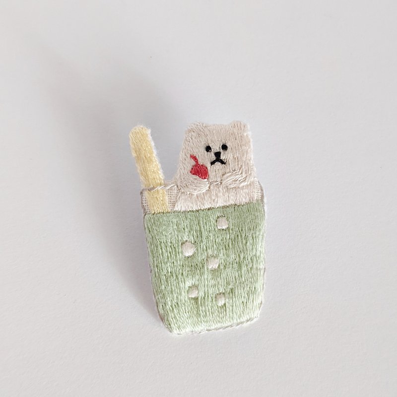 Thread Brooches Green - Polar bear cream soda embroidery brooch