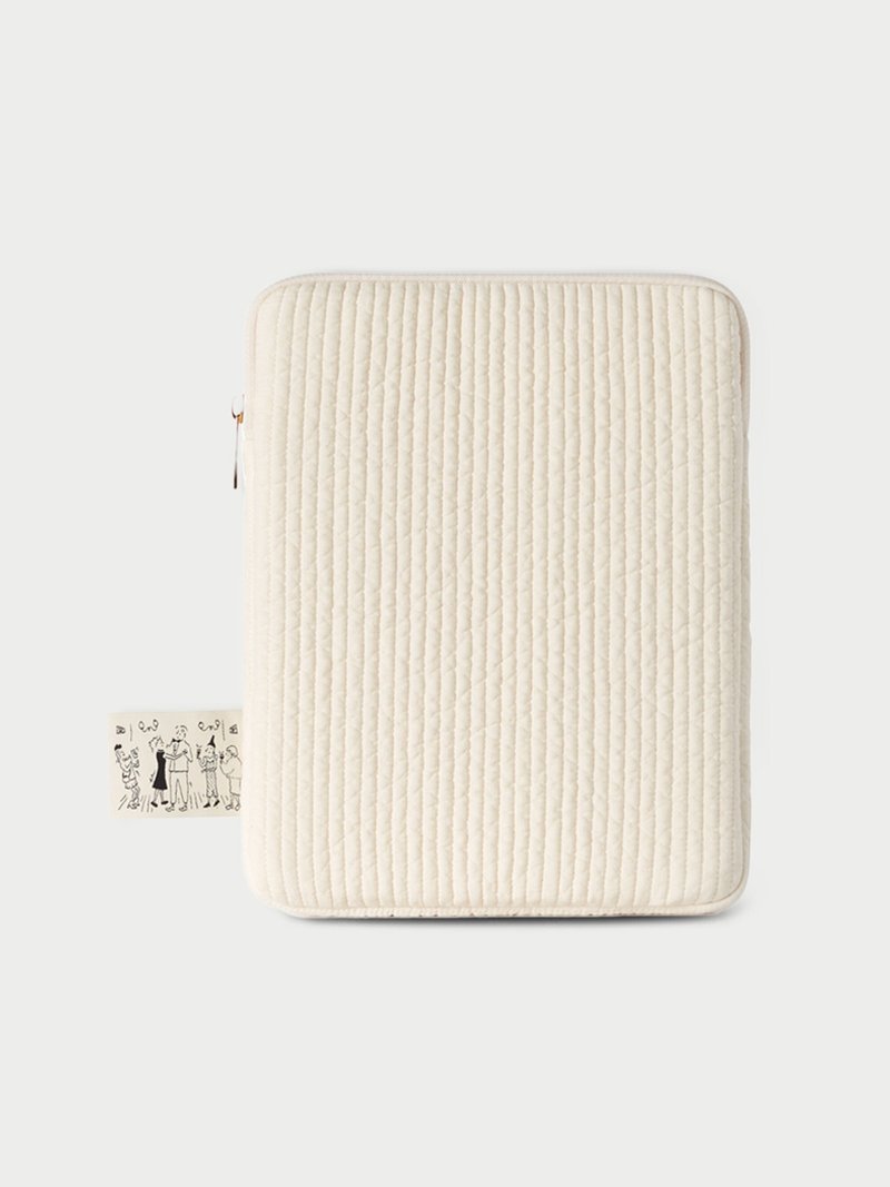 Quilted IPad Pouch (Vanilla) - กระเป๋าแล็ปท็อป - ผ้าฝ้าย/ผ้าลินิน ขาว