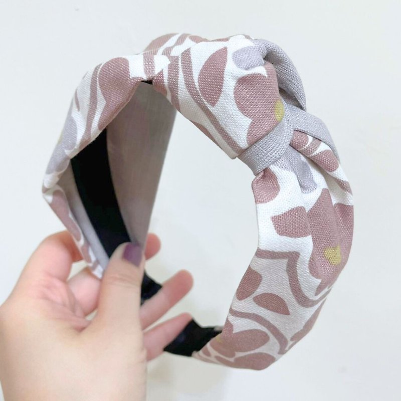Handmade headband with selected high-quality fabric - เครื่องประดับผม - ผ้าฝ้าย/ผ้าลินิน สึชมพู