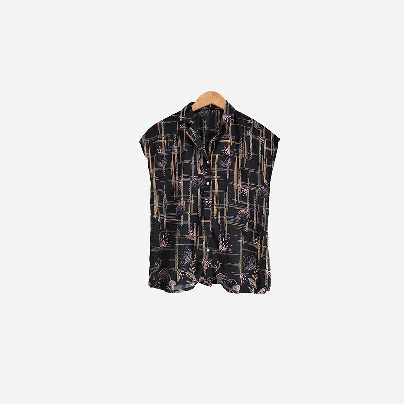 Dislocation Vintage / Chiffon Print Sleeveless Shirt no.508 vintage - เสื้อกั๊กผู้หญิง - วัสดุอื่นๆ สีดำ