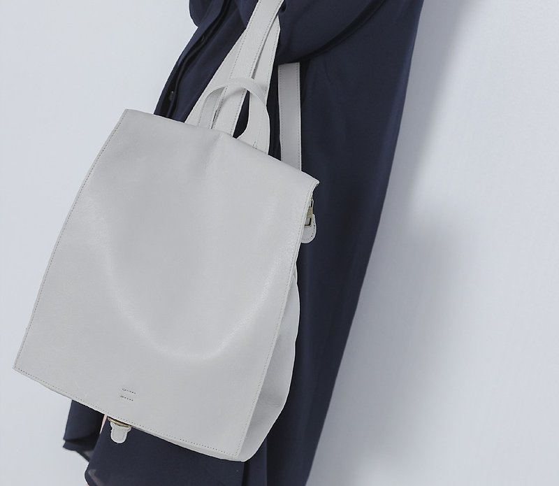 Minimalist leather cover, back cover, light gray - กระเป๋าเป้สะพายหลัง - หนังแท้ สีเทา