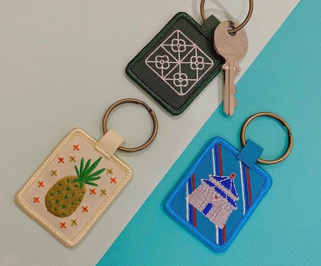 The SABRÉMOJI™ Fruit Charm - Pineapple – MAISON de SABRÉ