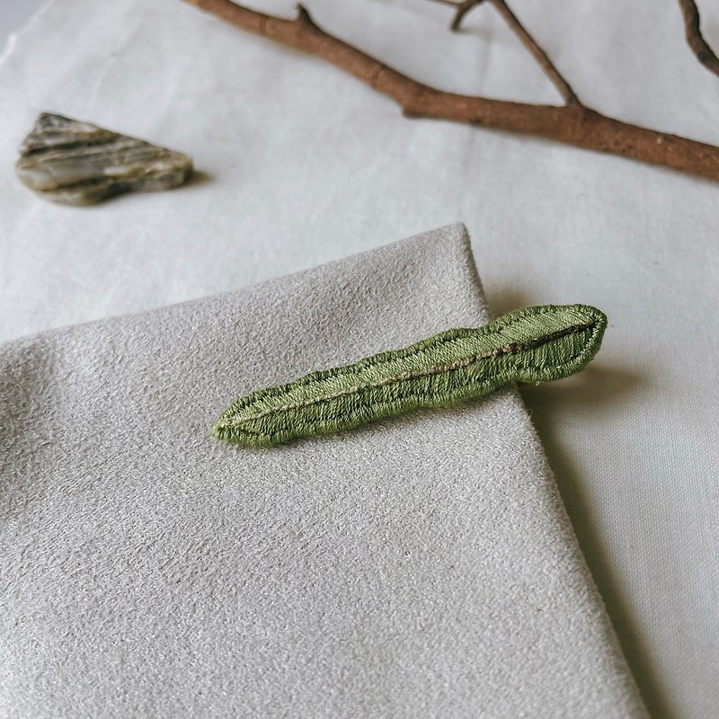 琛chiachen | Shansu·Hand-embroidered tie clip - เนคไท/ที่หนีบเนคไท - งานปัก สีเขียว