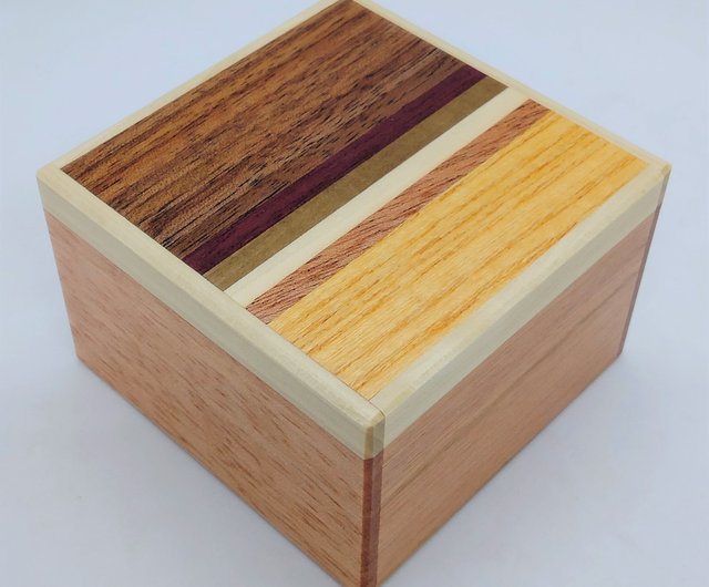 14回仕掛け正方形秘密箱 六種の天然木 パズル箱 箱根寄木細工