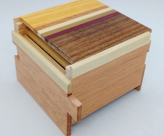 14回仕掛け正方形秘密箱 六種の天然木 パズル箱 箱根寄木細工