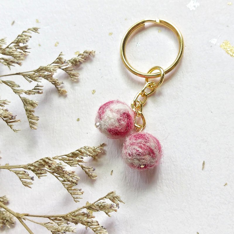 Cherry hand made wool felt key ring - Keychains - Wool Pink
