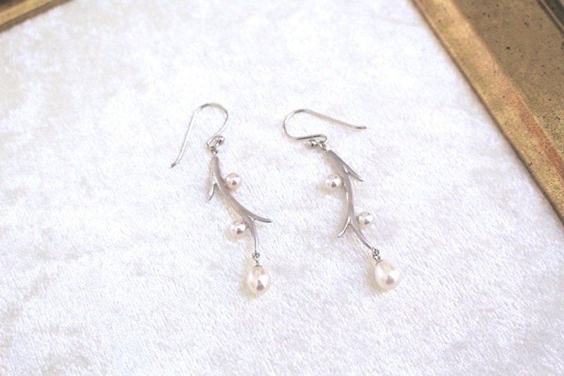 Akoya Pearl Branch Earrings 1 Silver Color - Earrings & Clip-ons - Gemstone Gray