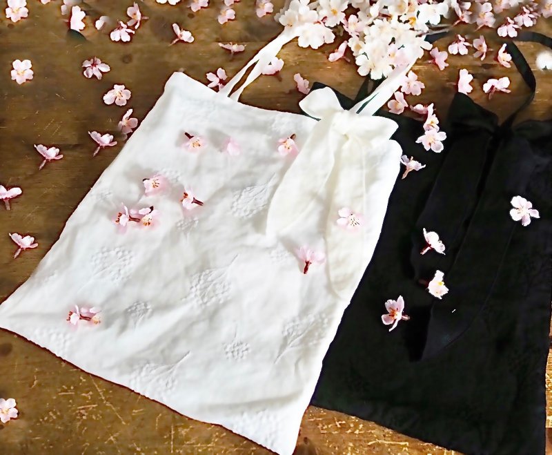 カスミ草刺繍リネンのぺたんこトートバッグ白 - 手提包/手提袋 - 棉．麻 白色