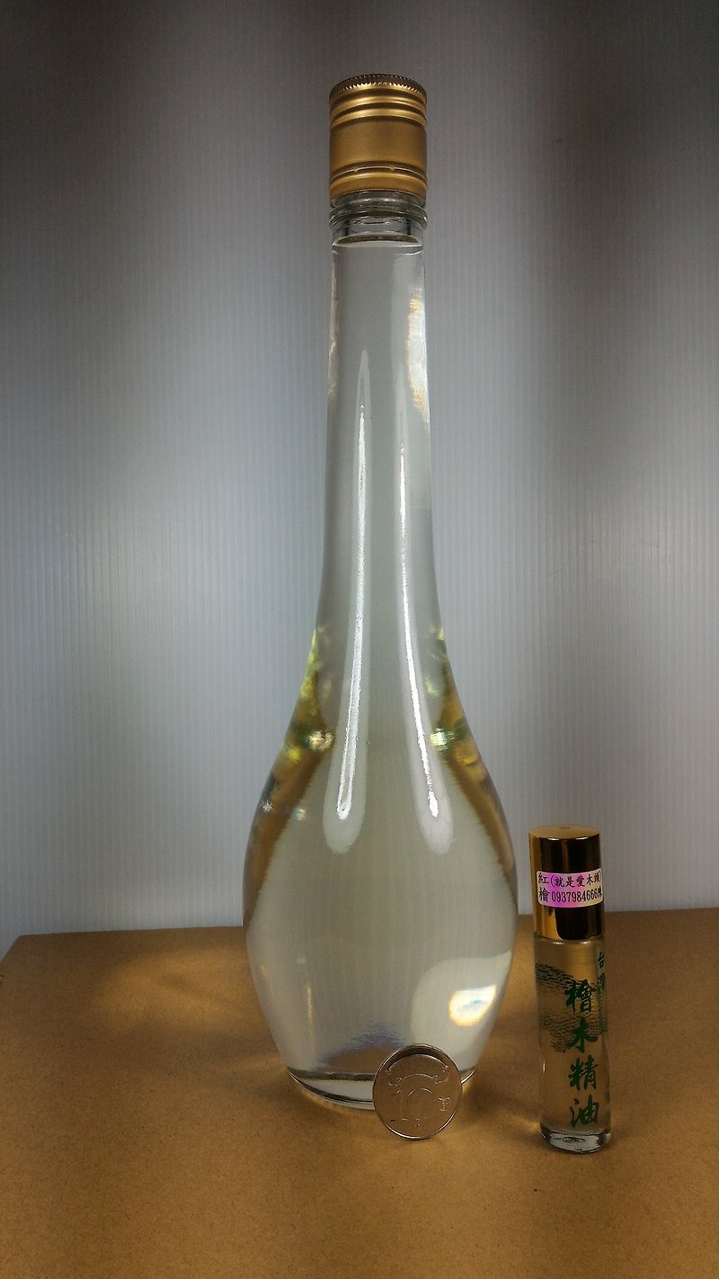 水滴のサイプレスエッセンシャルオイル500ミリリットル瓶（ヒノキ） - アロマ・線香 - その他の素材 