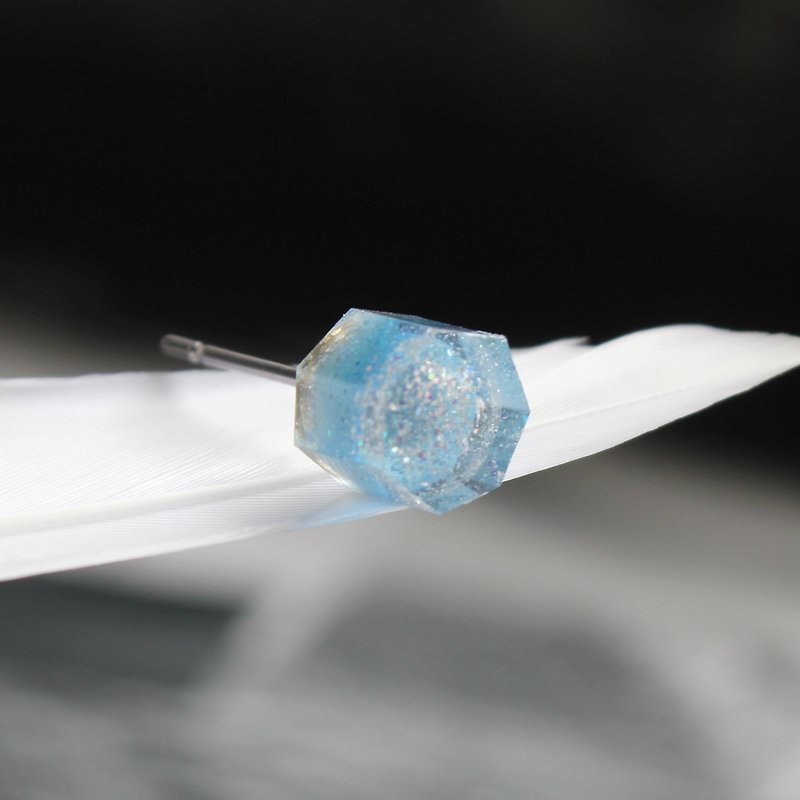 Clear Resin Earrings ▽ 527 / After the Snow Melts ▽ Single Stud - ต่างหู - วัสดุอื่นๆ สีน้ำเงิน