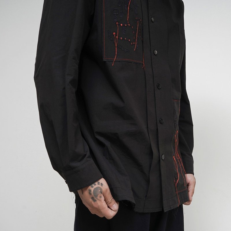 Japanese casual dark black raw edge retro tooling Chinese style embroidery loose long-sleeved shirt - Men's Shirts - Cotton & Hemp Black