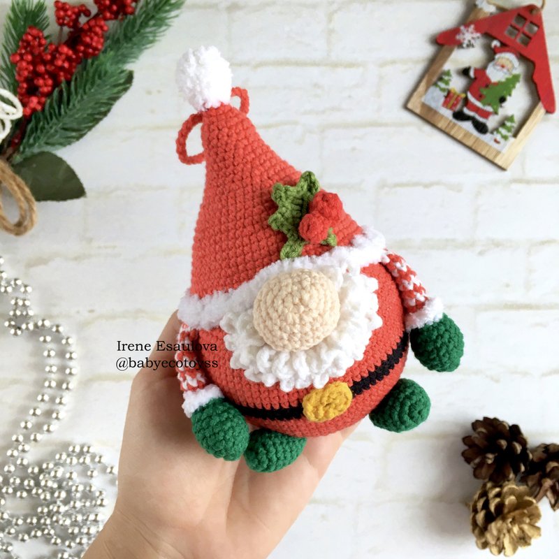 Digital Download - PDF | Crochet amigurumi pattern gnome Santa Christmas pattern - เย็บปัก/ถักทอ/ใยขนแกะ - งานปัก สีแดง