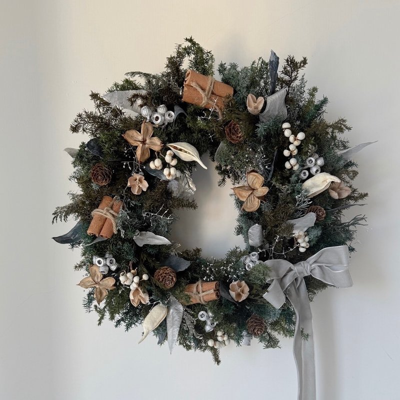 SEE 看見花藝設計|聖誕節|永生雪松 |花圈|銀絲帶之夢聖誕花圈 - 乾燥花/永生花 - 植物．花 