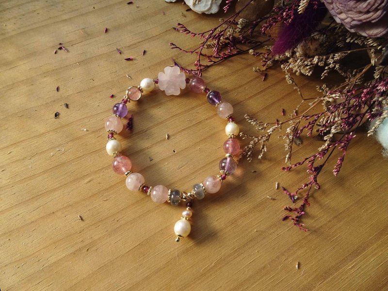 Lucky powder. Natural stone handmade - design strawberry crystal, amethyst, pink crystal, pearl) - Bracelets - Crystal Pink