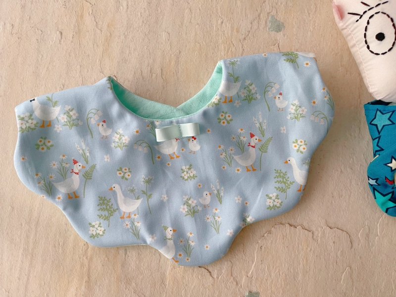 Cute goose family trip. Pure cotton six-layer gauze petal bib/reversible - Bibs - Cotton & Hemp Multicolor