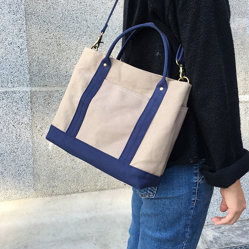 Urban Daily 2WAY Small Tote Canvas Bag-Personalized Contrasting Colors Customized Colors - กระเป๋าแมสเซนเจอร์ - ผ้าฝ้าย/ผ้าลินิน สีน้ำเงิน