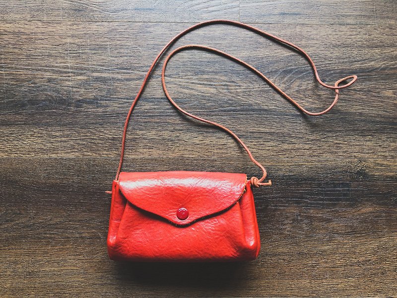 VINTAGE Kissora Shoulder Leather Pouch / Cow Leather / Made in Japan - Messenger Bags & Sling Bags - Genuine Leather Red
