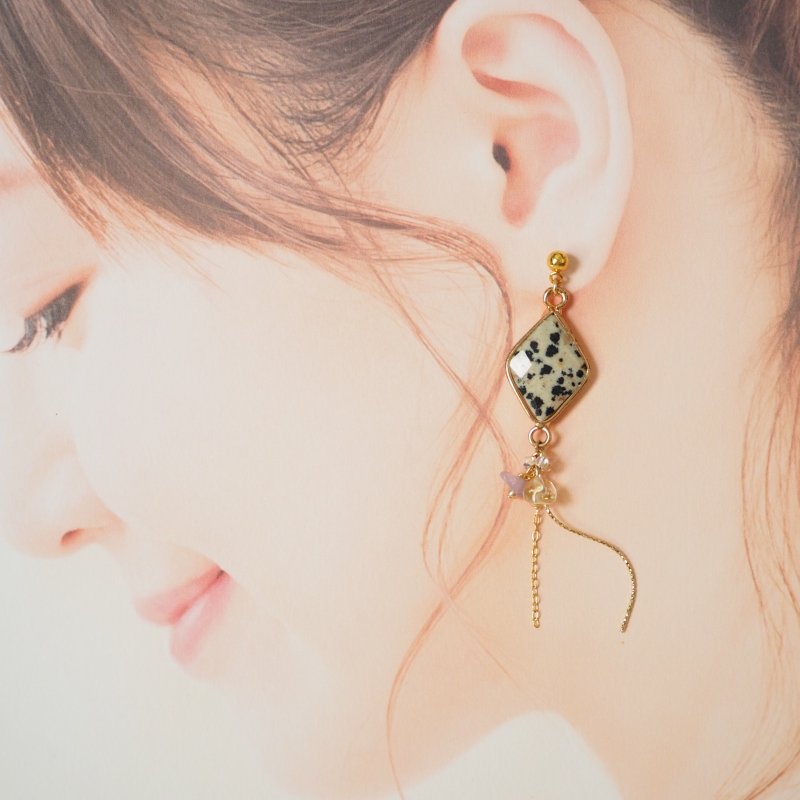 Shell Rectangle Earrings - ต่างหู - เปลือกหอย สีเทา