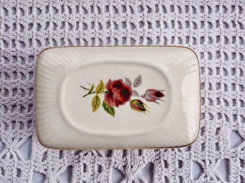 Rose White Four-legged Antique Porcelain Jewelry Box (JS) - Items for Display - Porcelain Multicolor