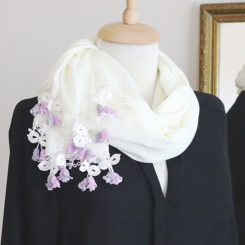 レースの花付き 薄手パシュミナストール【カンパネラ】オフホワイト - 絲巾 - 其他人造纖維 白色