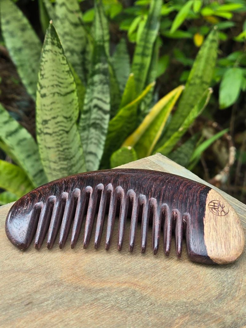 People who miss wood-half-moon handmade wooden comb - อุปกรณ์แต่งหน้า/กระจก/หวี - ไม้ สีม่วง