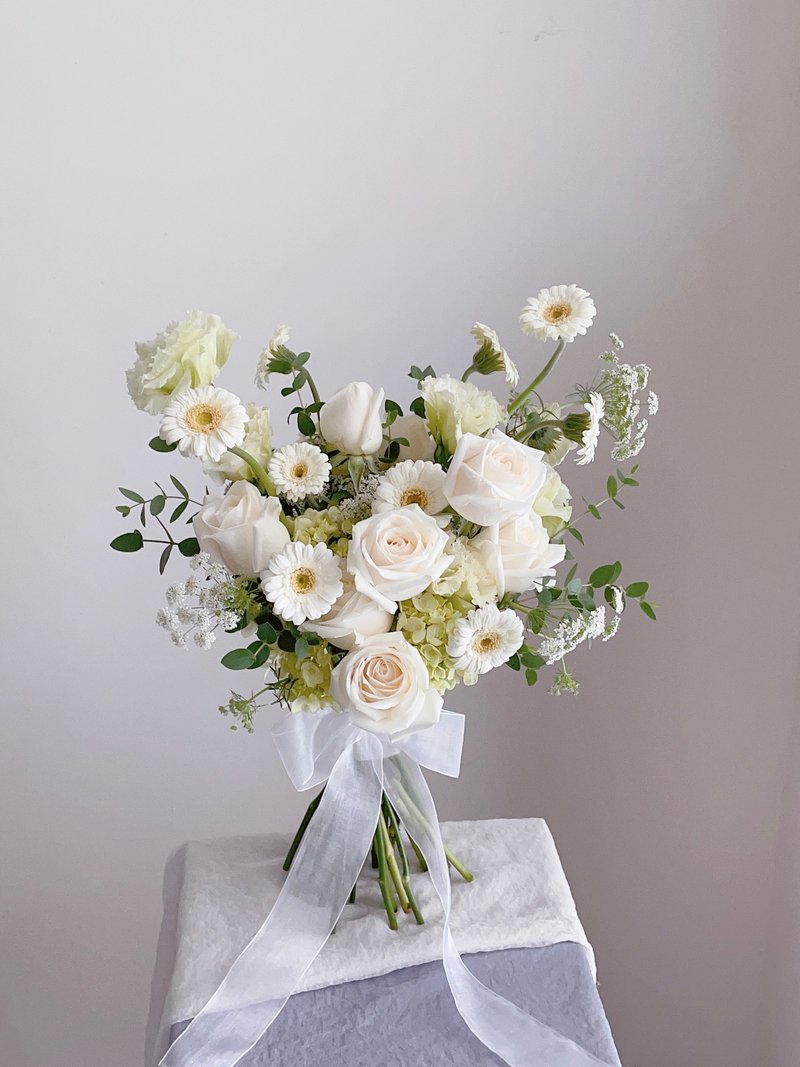 【Flowers】White Green Rose Hydrangea Sunflower Korean Flower Bouquet - Other - Plants & Flowers White