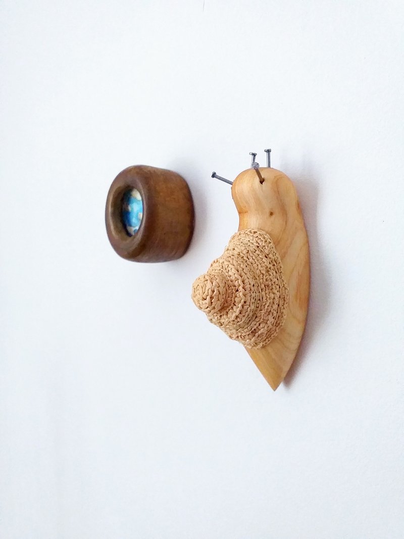 Wooden snail for wall decor - ตกแต่งผนัง - ไม้ สีกากี